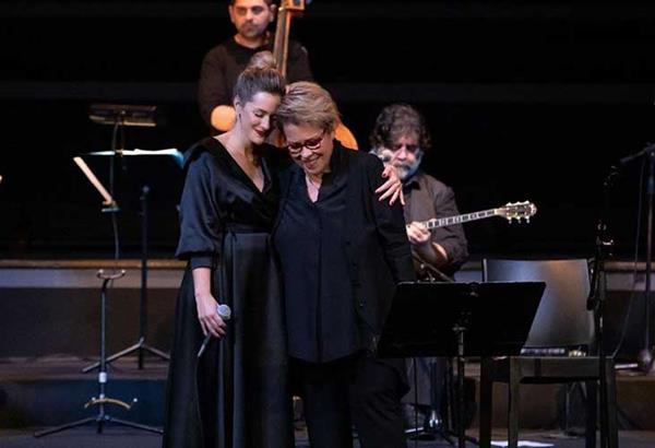 Δήμητρα Γαλάνη & Νατάσσα Μποφίλιου με την Ορχήστρα Βασίλης Τσιτσάνης
