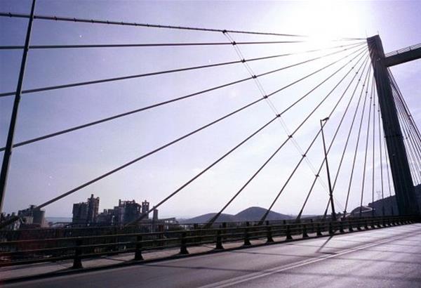 Οδηγός ταξί αυτοκτόνησε πέφτοντας από τη γέφυρα της Χαλκίδας