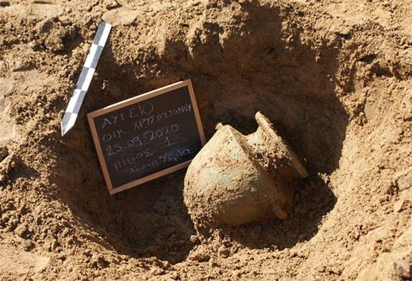 Ηλεία: Αποκάλυψη οκτώ τάφων σε σωστική ανασκαφική έρευνα 