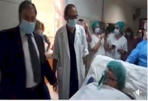 Κορωνοϊός: Με χειροκρότημα η έξοδος ασθενούς από ΜΕΘ στην Κρήτη - Βίντεο 