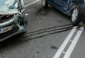 Περιφερειακός Θεσσαλονίκης: Καραμπόλα και ανατροπή αυτοκινήτου με το ''καλήμερα''...