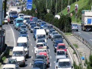 Kαραμπόλα πέντε οχημάτων στον περιφερειακό Θεσσαλονίκης πριν λίγη ώρα