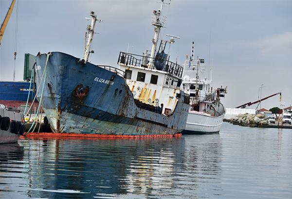 Ν. Μουδανιά: Aνάρτηση, διάλυση και απομάκρυνση του πλοίου «Ελίζαμπεθ» από το λιμάνι