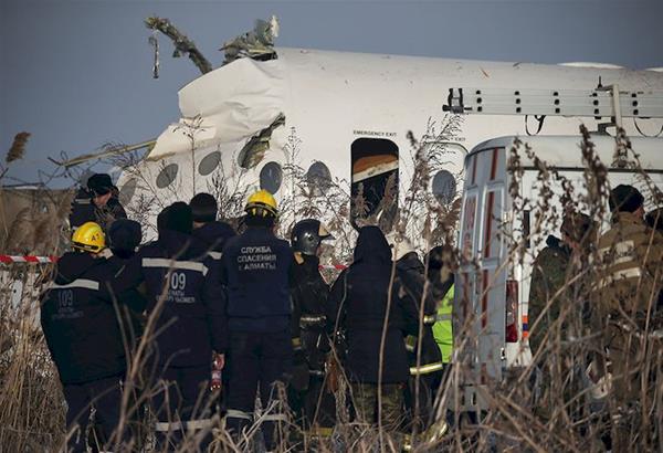 Συνετρίβη αεροσκάφος στο Καζακστάν. Δεκατέσσερις νεκροί και πολλοί τραυματίες ο μεχρι τώρα απολογισμός 