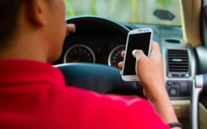 Επικίνδυνος ο συνδυασμός οδήγησης - κινητού