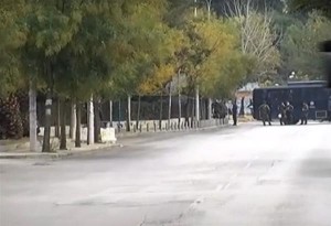 Θεσσαλονίκη: Κλειστή η Εγνατία οδός μπροστά στο ΑΠΘ, από ισχυρές αστυνομικές δυνάμεις (video)