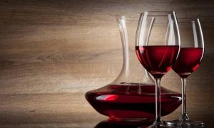 4 τρόποι για να χρησιμοποιήσεις το κρασί που δεν ήπιατε