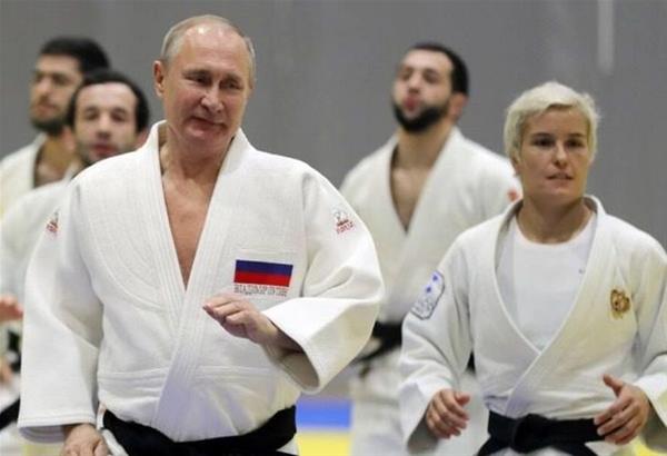 Νατάλια Κουζιούτινα: Η 29χρονη αθλήτρια του τζούντο που έβγαλε ''νοκ‑άουτ'' τον Πούτιν