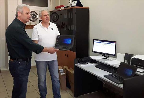 Δήμος Ωραιοκάστρου: Φορητοί υπολογιστές στα δημοτικά σχολεία για την υποστήριξη της τηλεκπαίδευσης
