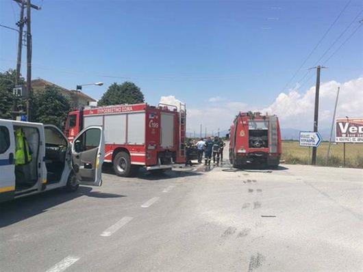 Τροχαίο με δύο νεκρούς και τρεις τραυματίες στη Λάρισα