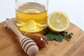 Συνταγή για να χάνεις 1 κιλό τη μέρα και να κάνεις αποτοξίνωση με ένα συνδυσμό λεμόνι-μέλι-μέντα