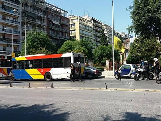 Λεωφορείο του ΟΑΣΘ ακινητοποιήθηκε βγάζοντας καπνούς στο κέντρο της Θεσσαλονίκης