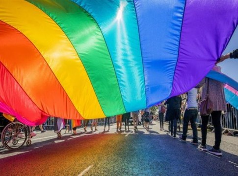 Η Ευρωπαϊκή Επιτροπή παρουσίασε την πρώτη ενωσιακή στρατηγική για την ισότητα των ΛΟΑΤΚΙ