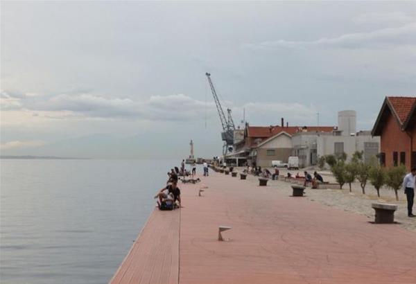 Συνέβη το πρωί στη Θεσσαλονίκη: Έκλεψαν κινητό & προσωπικά αντικείμενα 21χρονης και την έριξαν στον Θερμαϊκό