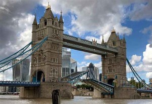 Λονδίνο: μηχανική βλάβη άφησε ανοικτή τη Γέφυρα του Πύργου του Λονδίνου
