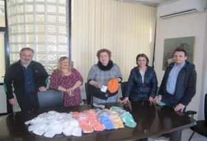 Εύοσμος Θεσσαλονίκης: Υφασμάτινες χειρουργικές μάσκες και σκουφάκια ράβουν εθελοντές 