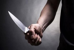 Άνδρας μαχαίρωσε τη σύντροφο του πατέρα του στη Χαλκηδόνα