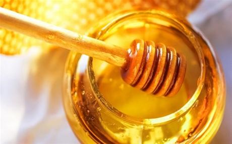  Γιατί πρέπει να πίνεις κάθε πρωί νερό με μέλι