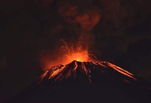 Η εντυπωσιακή έκρηξη του ηφαιστείου στο Μεξικό