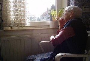 Ερευνα. Ένας στους τέσσερις ηλικιωμένους υποφέρει από μοναξιά