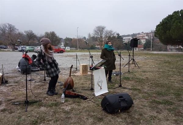 Θεσσαλονίκη: Συγκρότημα  έπαιξε μουσική για τους ασθενείς του Παπανικολάου