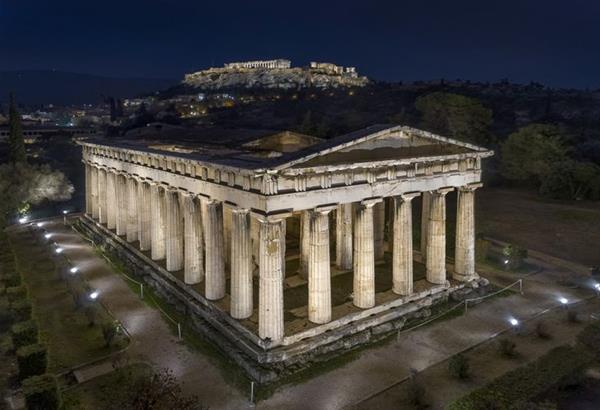 Ολοκληρώθηκε η φωταγώγηση των μνημείων της περιοχής της Ακρόπολης (βίντεο)