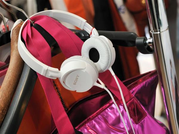 Η Μόδα με τα πιο trendy ακουστικά της Sony