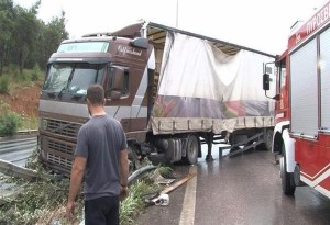 Θεσσαλονίκη: Τροχαίο με σύγκρουση φορτηγών και διακοπή κυκλοφορίας στην ΠΑΘΕ