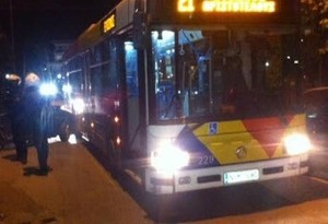 Κουκουλοφόροι επιτέθηκαν σε λεωφορείο στο οποίο επέβαιναν οπαδοί του ΠΑΟΚ