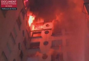 Παρίσι: Τουλάχιστον 7 νεκροί & 31 τραυματίες από πυρκαγιά σε πολυκατοικία στο 16ο διαμέρισμα της πόλης