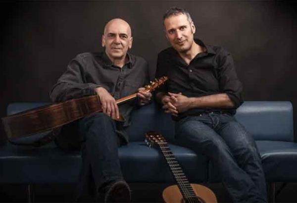 Ορφέας Περίδης και Μανώλης Ανδρουλιδάκης «..με δυο κιθάρες» στους κήπους της Βίλας Αλλατίνη (sold out)