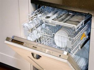 Kαθαρίστε με φυσικό τρόπο το πλυντήριο πιάτων