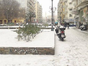 Δήμος Θεσσαλονίκης: Από που μπορούν οι πολίτες να προμηθευτούν (δωρεάν) σάκους με αλάτι
