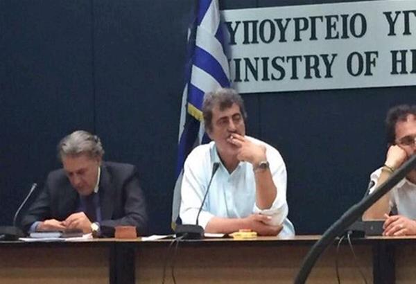 Το τσιγάρο θα το κόψω όταν το επιλέξω εγώ..η απάντηση του κ. Πολάκη στον Ευρωπαίο επίτροπο μέσω Facebook