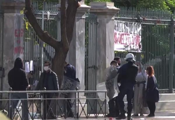 Αθήνα: Επιχείρηση αστυνομικών στο Πολυτεχνείο για να εκδιωχθούν οι καταληψίες  