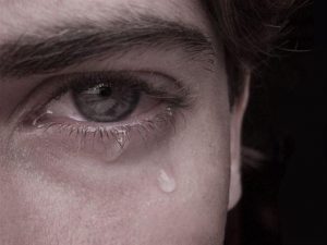 Απομόνωση, αλκοόλ, αρνητισμός: Τα 6 επικίνδυνα σημάδια της κατάθλιψης