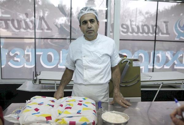 Ζαχαροπλαστείο με παραδοσιακά γλυκά από το Ιράν ανοίγει πρόσφυγας στο κέντρο της Θεσσαλονίκης