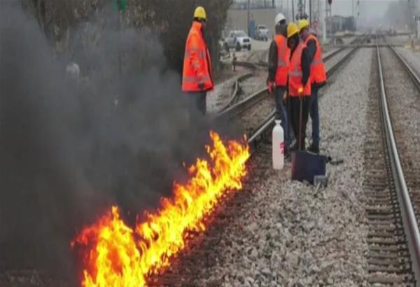 Αμερική: Έβαλαν φωτιά στις ράγες των τρένων για να αντιμετωπιστεί το ψύχος