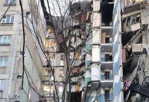 Τρεις νεκροί και δεκάδες αγνοούμενοι λόγω έκρηξης σε πολυκατοικία στη Ρωσία