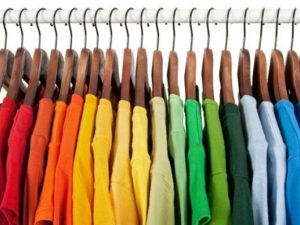 Πόσες φορές πρέπει να φοράμε τα ρούχα μας πριν τα βάλουμε για πλύσιμο;