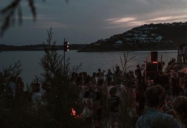 Μύκονος: Αποχαιρετιστήριο «κορόνα πάρτι» σε πασίγνωστο beach bar
