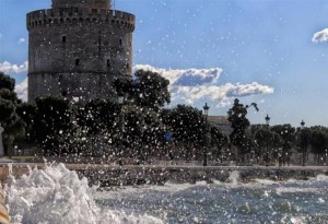 Νεφώσεις και ισχυροί άνεμοι θα συνθέσουν το σκηνικό του καιρού στη Θεσσαλονίκη σήμερα Δευτέρα 11 Φεβρουαρίου