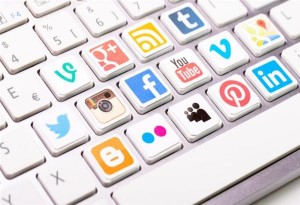 Υπ. Ψηφιακής Διακυβέρνησης: Μην μπαίνετε σε FB,Twitter κτλ γιατί δεν αντέχει το δίκτυο