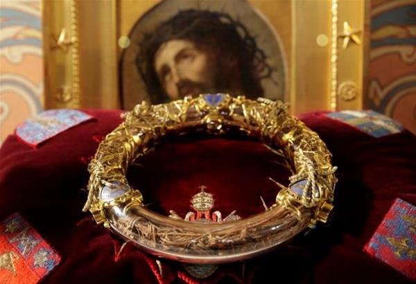 Παναγία των Παρισίων:  Σώθηκε το ακάνθινο στεφάνι του Χριστού από την φωτιά – Η ιστορία του μοναδικού κειμηλίου