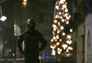 Στρασβούργο: Τρεις νεκροί και Δώδεκα τραυματίες - Ανθρωποκυνηγητό για τη σύλληψη του δράστη