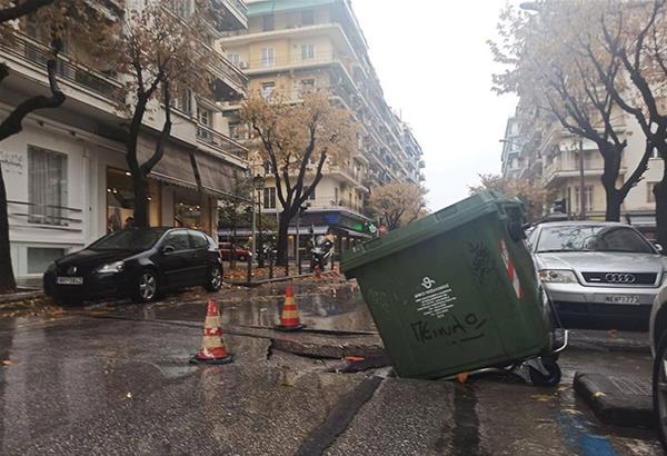 Θεσσαλονίκη: Καθίζηση οδοστρώματος στο κέντρο της πόλης