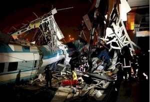 Εκτροχιασμός τρένου στην Άγκυρα. 4 νεκροί και 43 τραυματίες μέχρι στιγμής
