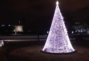 ΗΠΑ: Φωταγώγηση του Εθνικού Χριστουγεννιάτικου Δέντρου απέναντι από τον Λευκό Οίκο (βίντεο)