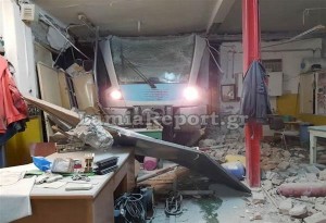 Tρένο εμβόλισε αποθήκη του ΟΣΕ στη Λαμία. Μία τραυματίας