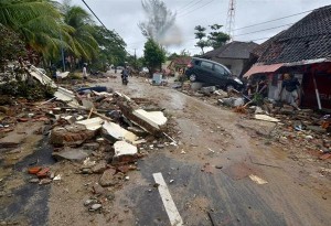Απολογισμός από το καταστροφικό τσουνάμι στην Ινδονησία: Μέχρι τώρα, πάνω από 420 νεκροί, 1.485 τραυματίες, 154 αγνοούμενοι